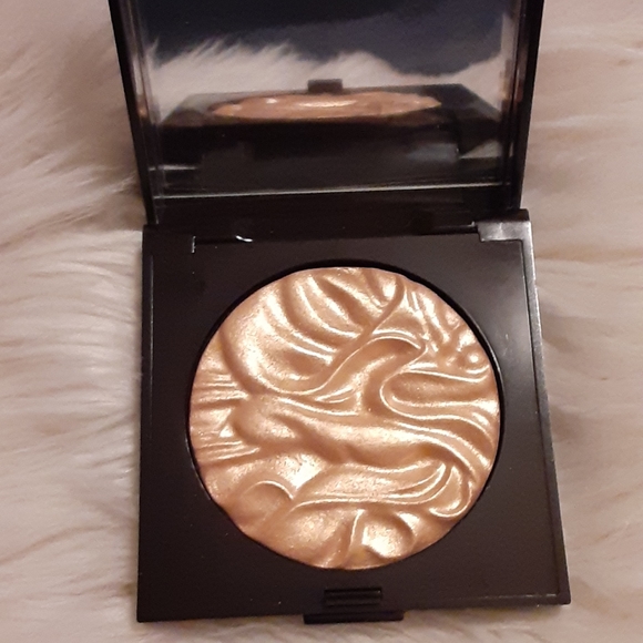Laura Mercier Face Illuminator Addiction - Picture 2 of 4